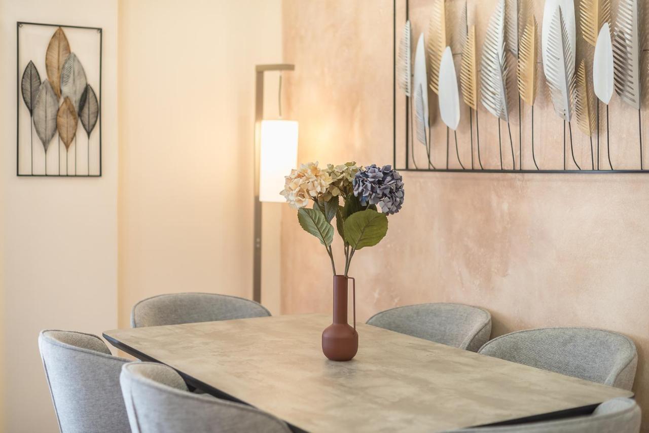 Lighthouse Apartment In The Heart Of เอเธนส์ ภายนอก รูปภาพ